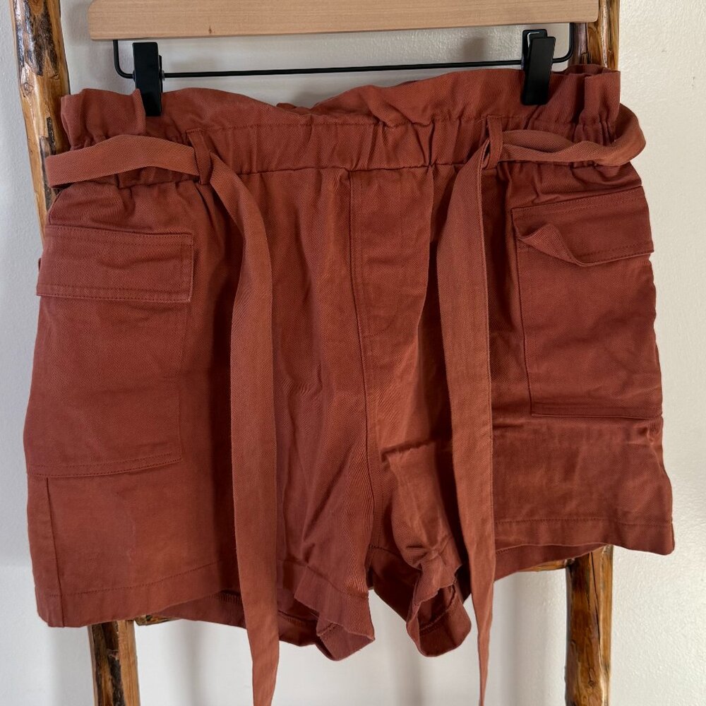 High-waist Tie Shorts